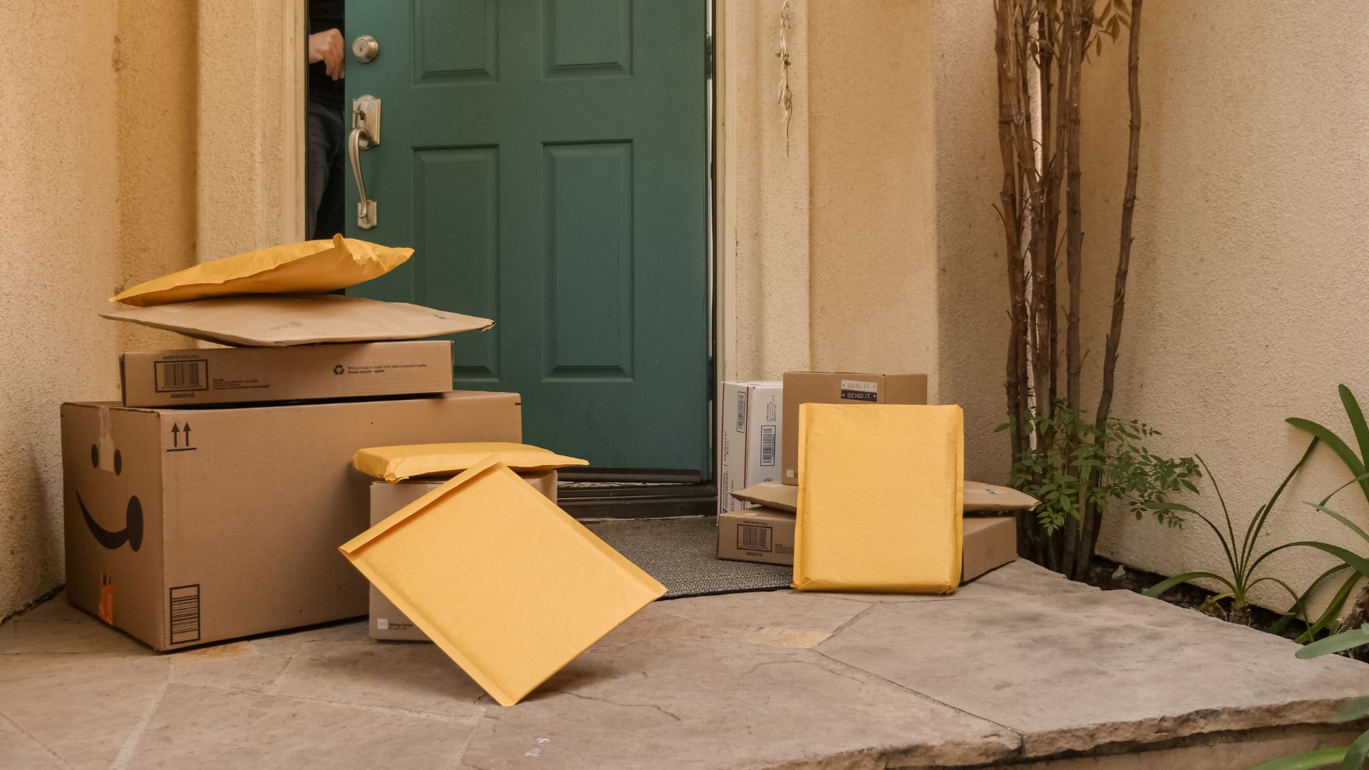 M26637 - Blog - How Do I Find Out When My Items Have Arrived-FT