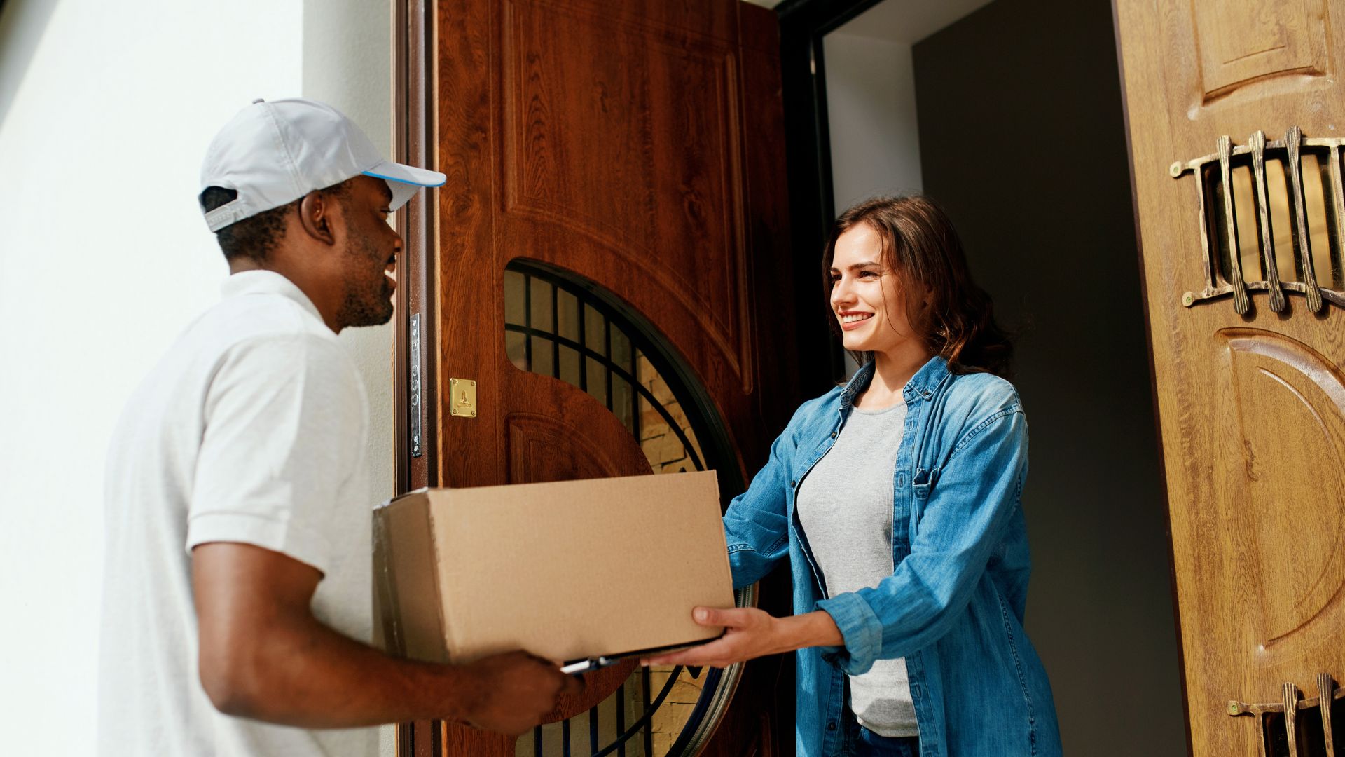 M26637 - Blog - What Mailing Services Does Mail Call Work With-FT