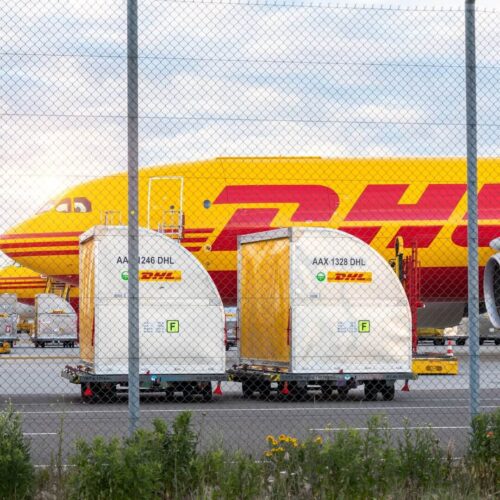 DHL plane