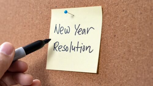 Sticky note says "New Year Resolution"